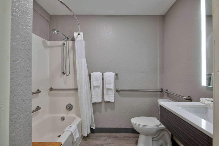 Bathroom 4, Motel 6 Atlanta, GA - Downtown, Atlanta