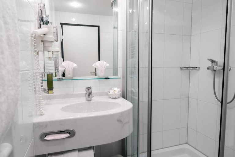 Bathroom 4, HOTEL ENGEL LIESTAL - Business & Lifestyle, Liestal