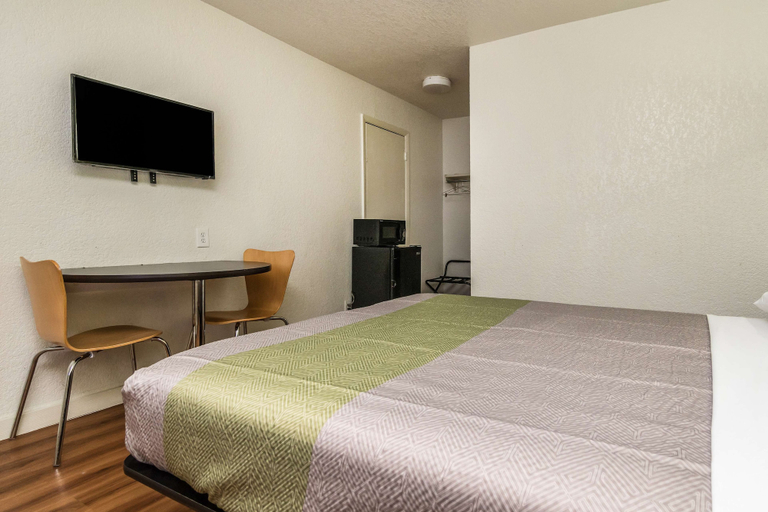 Bedroom 4, Motel 6 Fort Worth, TX - North, Fort Worth