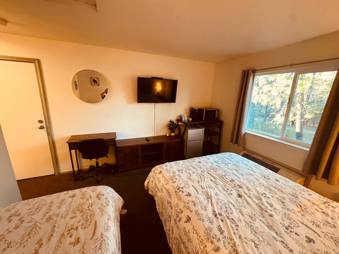 Bedroom 3, Brownsville Motel, Yuba