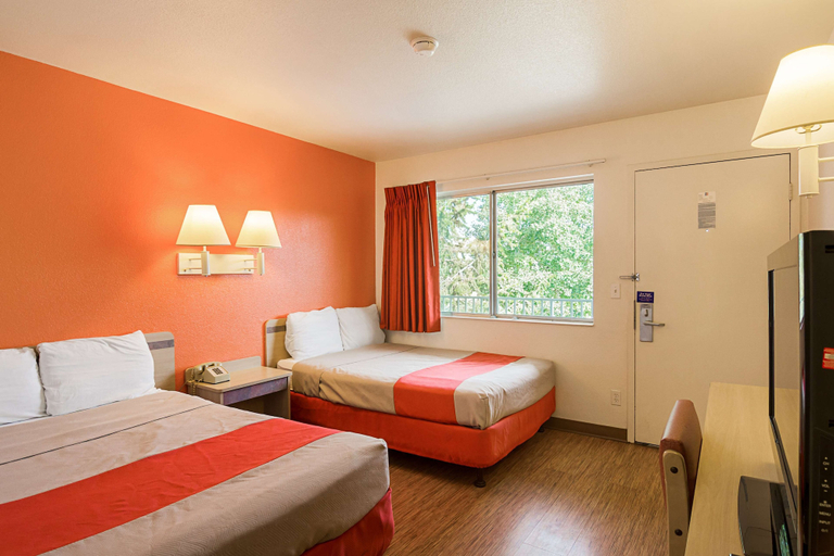 Bedroom 3, Motel 6-Laramie, WY, Albany