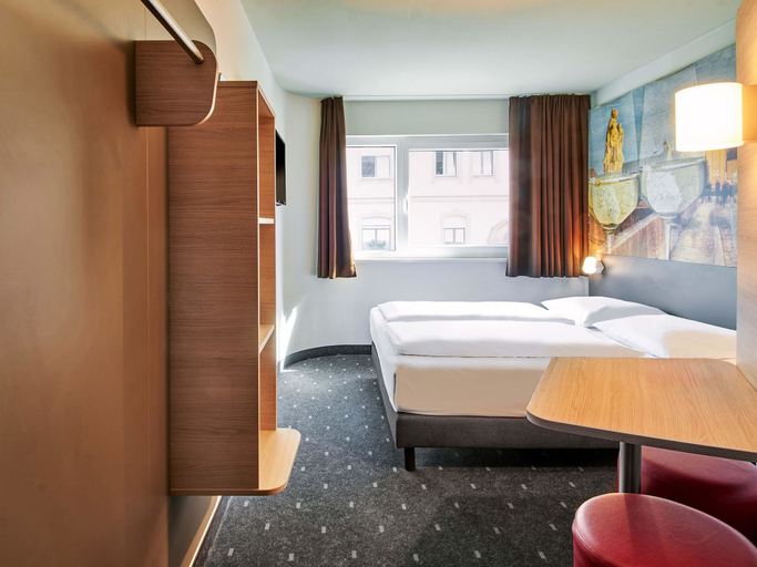 Bedroom 4, B&B HOTEL Würzburg-City, Würzburg
