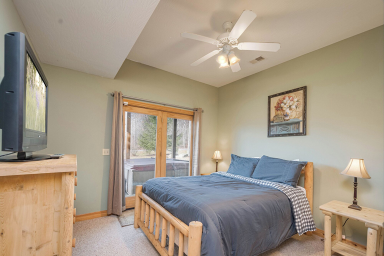 Bedroom 3, Mountain Top Lodge by Taylor Made Deep Creek, Garrett