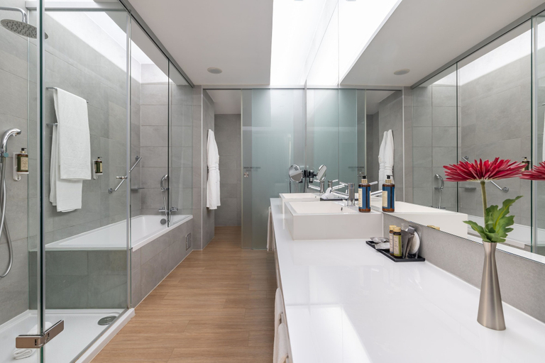 Bathroom 5, Jupiter Lisboa Hotel – Rooftop & Spa, Lisbon