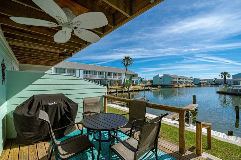 Others 1, 5 O'clock Somewhere by Miss Kitty’s, Aransas
