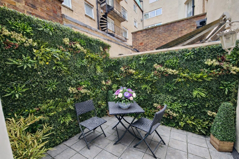 Others 5, Park Lane Apartments - Clarges St, London
