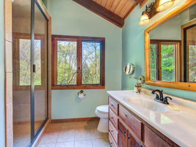 Bathroom 4, Black Bear Lodge by Jackson Mountain Rentals, Cocke