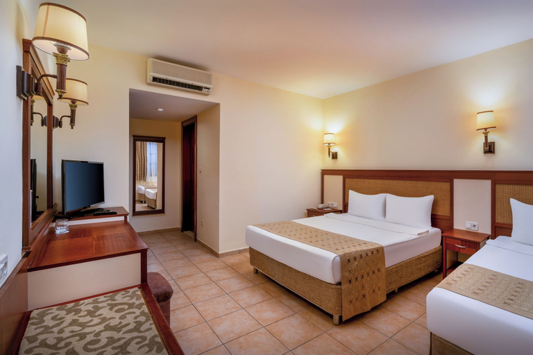 Bedroom 2, Hotel Ozlem Garden - All Inclusive, Manavgat