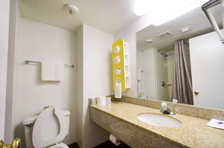 Bathroom 4, Motel 6 Springfield, VA - Washington DC Southwest, Fairfax