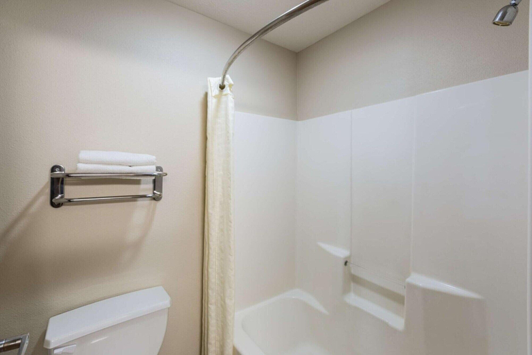 Bathroom 4, Motel 6 Percival, IA, Fremont