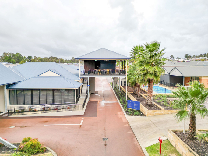 Exterior & Views 2, Collie Ridge Resort, Collie