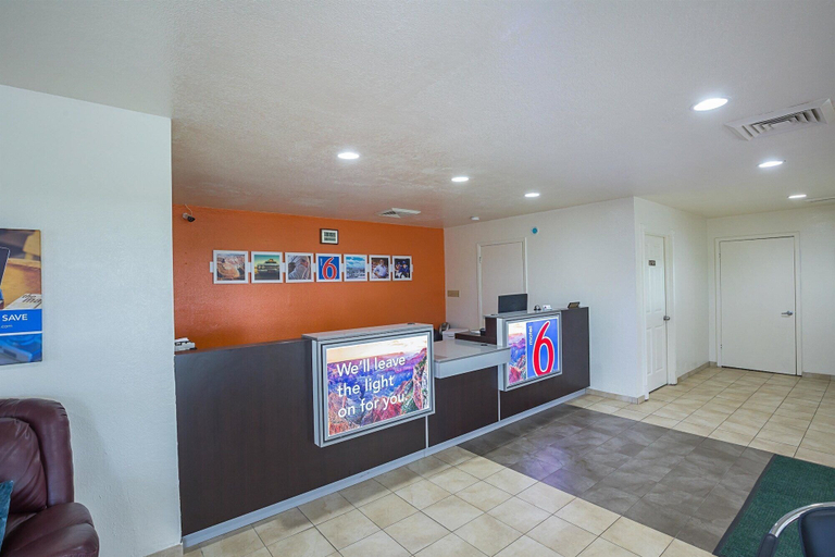 Others 5, Motel 6 Madisonville, TX, Madison