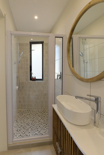 Bathroom 5, Oyster Box Guesthouse, Walvisbay Urban