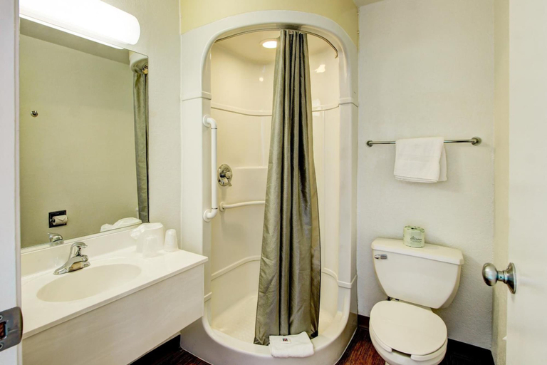 Bathroom 4, Motel 6 Denver, CO - Airport, Denver