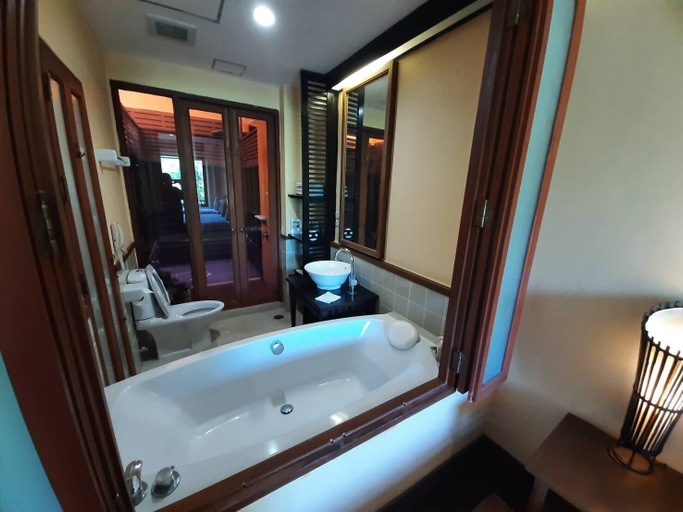 Bathroom 4, Valley Garden Resort, Muak Lek