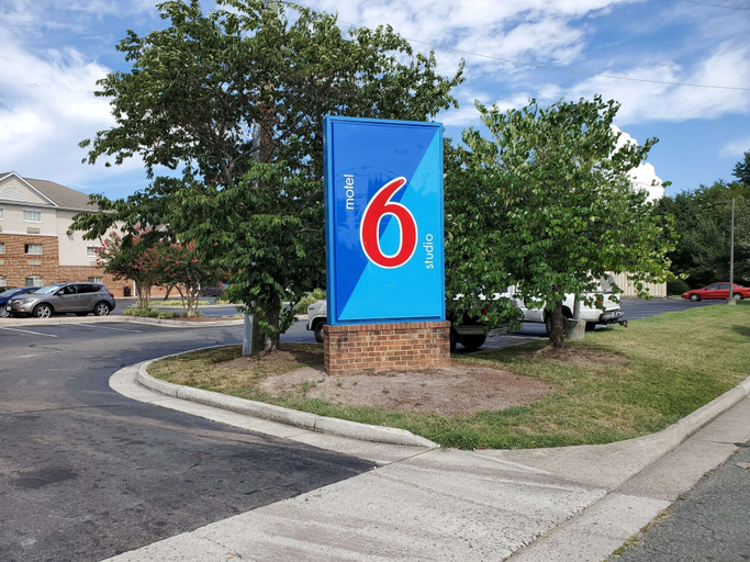 Exterior & Views 2, Studio 6 Extended Stay - Richmond, VA - I-64 West, Henrico