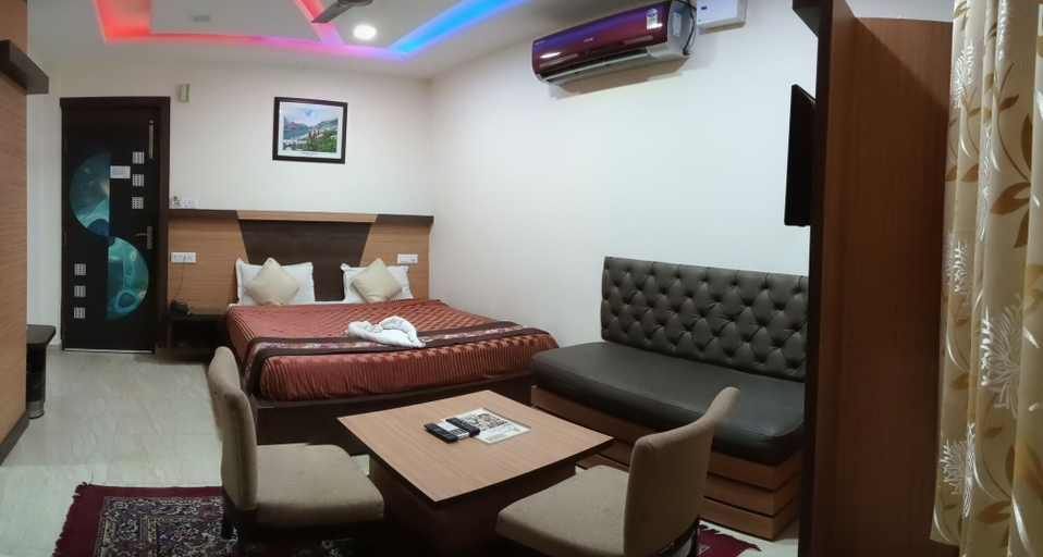 Bedroom 2, Hotel Natures View, Kangra