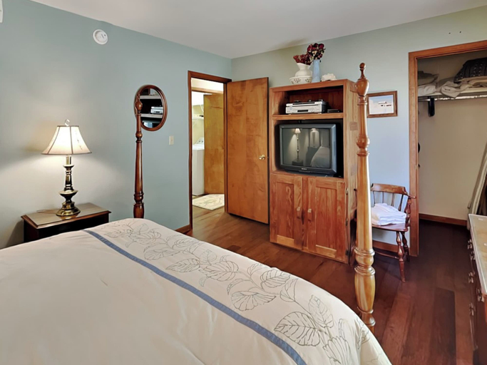 Bedroom 1, Blue Heron by Taylor Made Deep Creek, Garrett