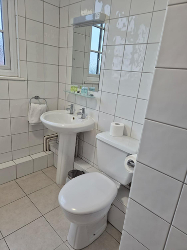 Bathroom 3, Warren Lodge Hotel, Surrey
