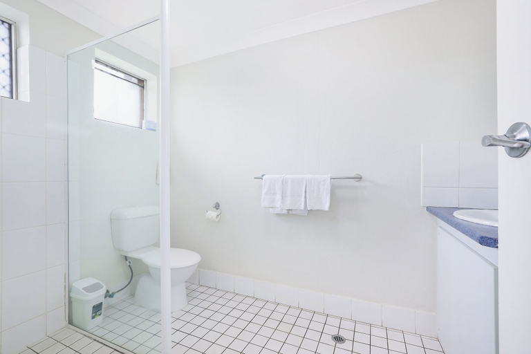 Bathroom 5, Acacia Motor Inn, Bundaberg
