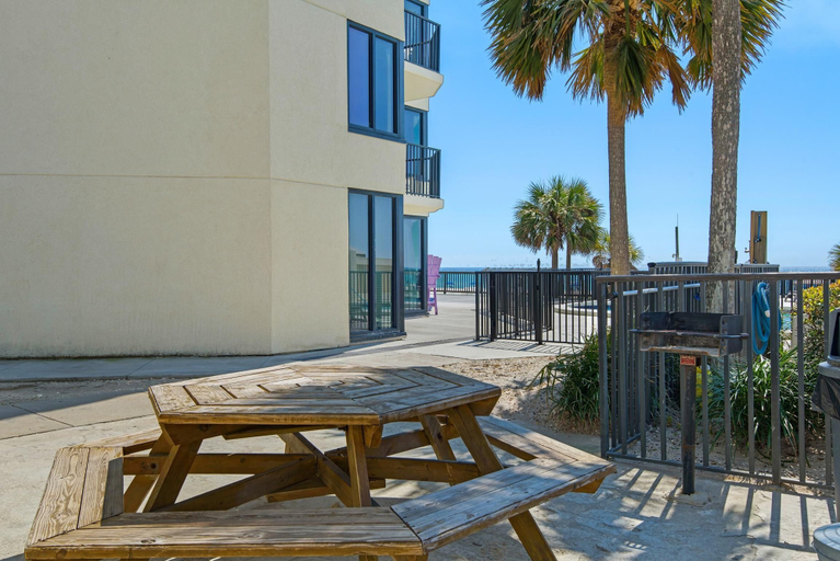 Others 5, Sunbird 211e, Bay