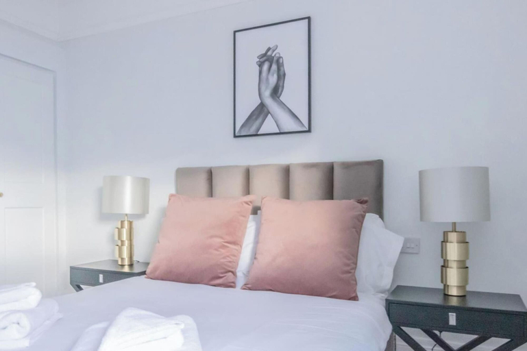 Bedroom 2, Royal Kensington - Premium 3 bed, London