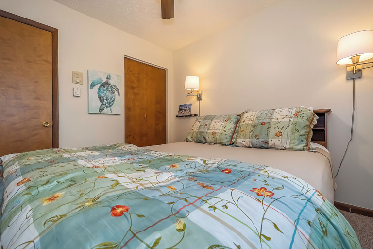 Bedroom 2, Ski Harbor 19 by Taylor Made Deep Creek, Garrett