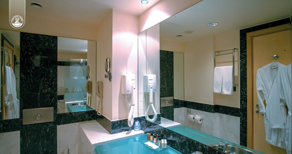 Bathroom 4, Club Hotel Casino Loutraki, Peloponnese