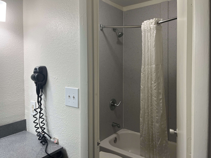 Bathroom 4, Studio 6 Charlotte, NC – Airport South, Mecklenburg
