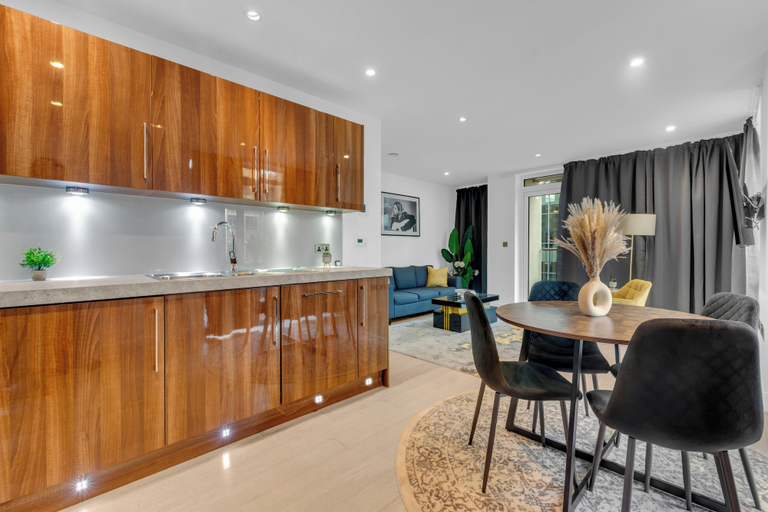 Others 4, Two Bed Serviced Apt in Old Street, London