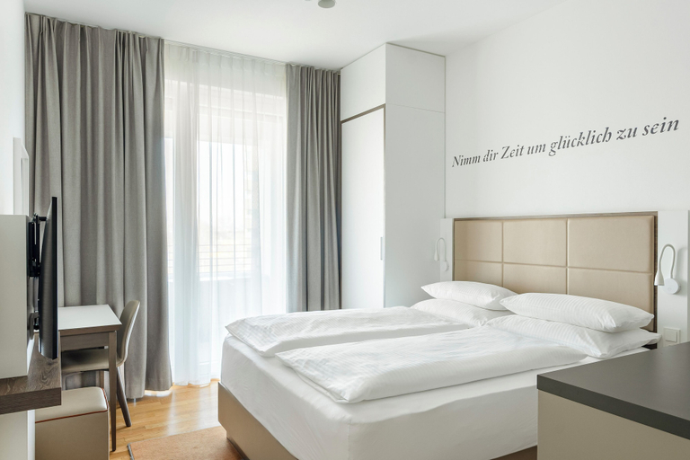 Bedroom 4, High Park am Potsdamer Platz, Berlin