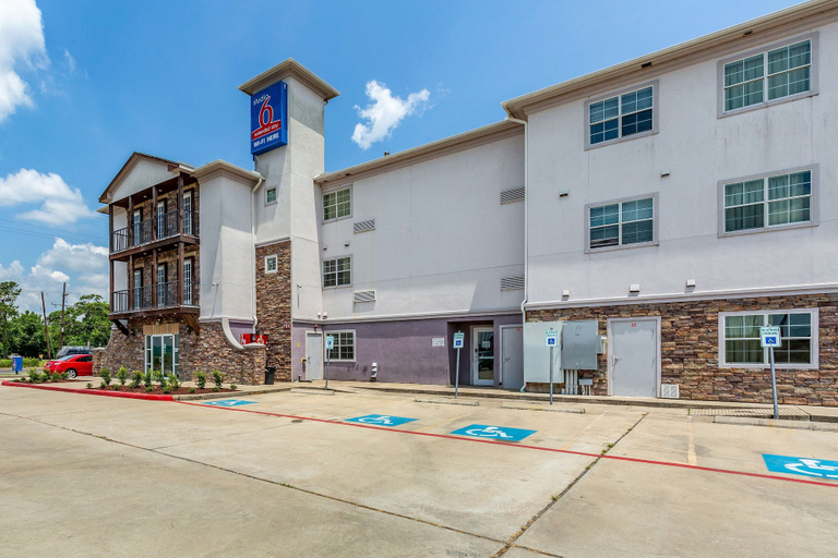 Exterior & Views 2, Studio 6 Orange, TX, Orange