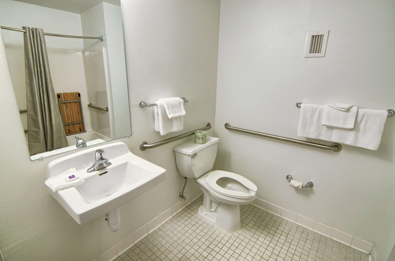 Bathroom 4, Motel 6 Portsmouth, Rockingham