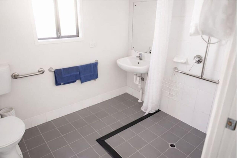 Bathroom 3, Sundowner Cabin and Tourist Park, Whyalla