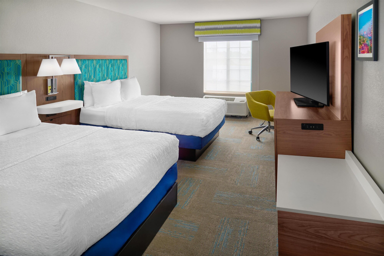 Bedroom 3, Hampton Inn Kansas City The Legends, Kansas City