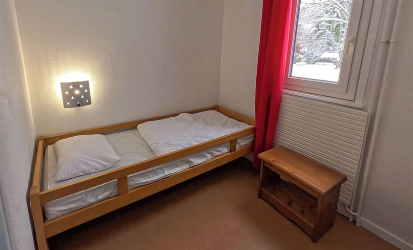 Bedroom 2, Résidence Vacancéole Les Monts Jura, Ain