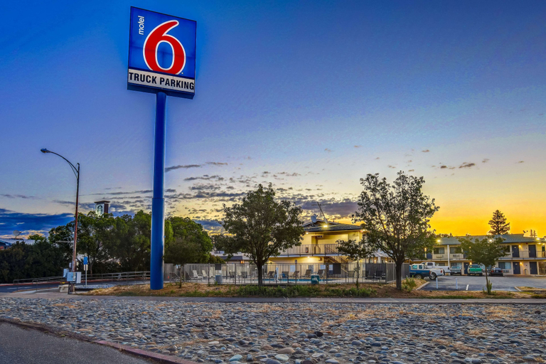 Exterior & Views 2, Motel 6-Red Bluff, CA, Tehama