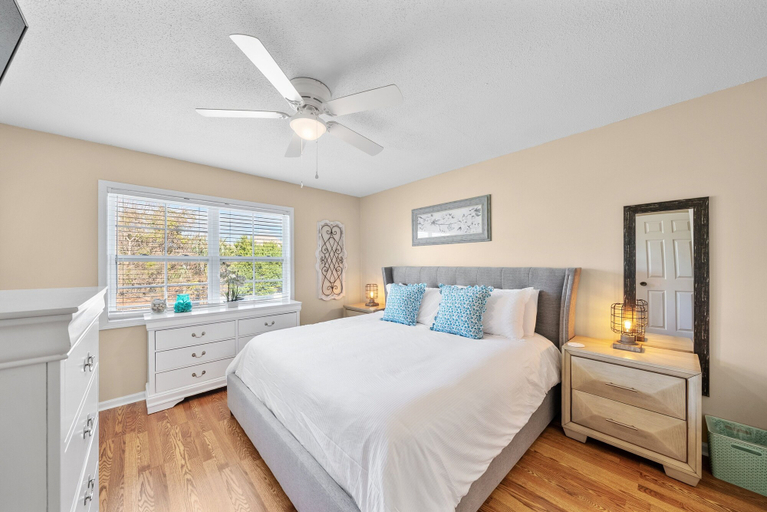 Bedroom 2, Casa Sunshine - 2 Br townhouse by RedAwning, Bay