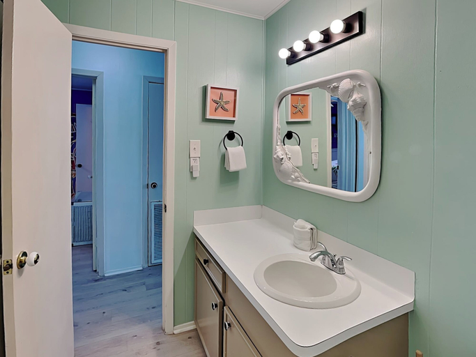 Bathroom 3, Paradise Found by Ryson Vacation Rentals, Galveston