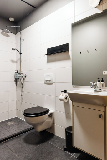 Bathroom 3, Rey Apartments, Reykjavík