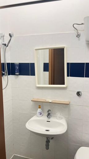 Bathroom 5, Hotel Valente, Chieti