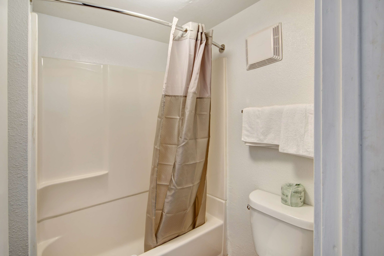 Bathroom 4, Motel 6 Dallas, TX - Forest Lane, Dallas