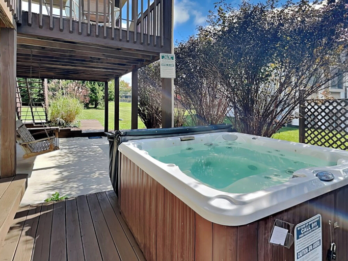 Sport & Beauty 4, Westwind by Taylor Made Deep Creek, Garrett