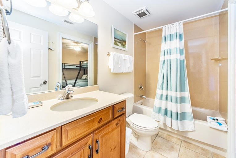 Bathroom 4, Boardwalk 1502, Bay