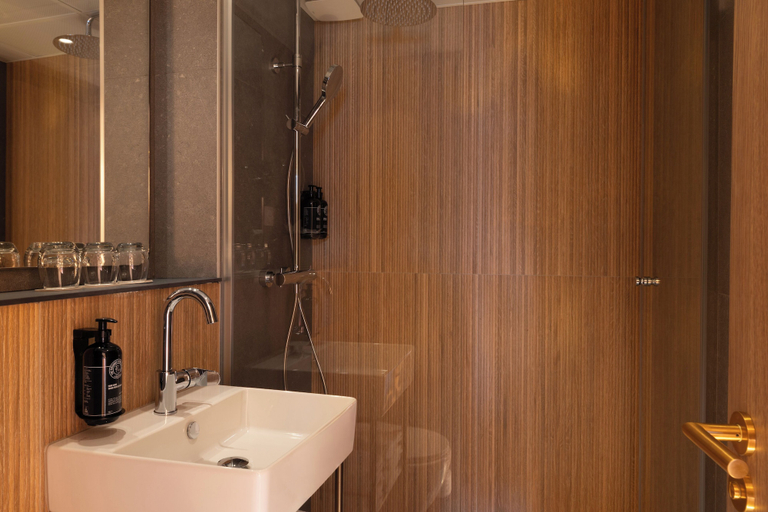 Bathroom, Hotel Le Cardinal, Paris