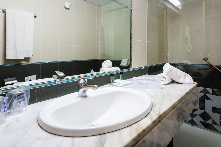 Bathroom 5, Hotel Zeus, Badajoz