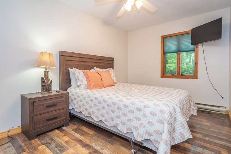 Bedroom 2, Over the Rainbow by Taylor Made Deep Creek, Garrett