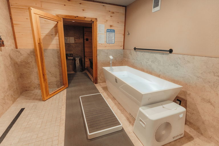 Bathroom 3, Blue Buffalo Resort, Fremont
