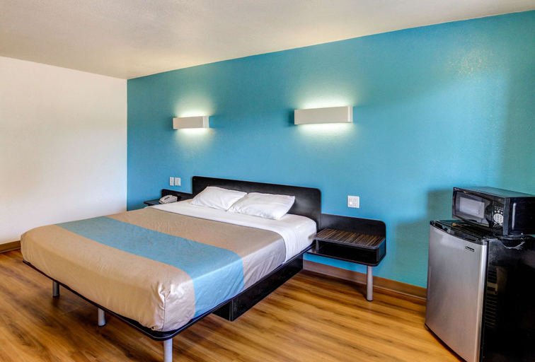 Bedroom 2, Motel 6 Waco, TX - Lacy Lakeview, McLennan