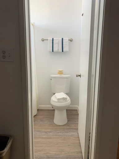 Bathroom 5, Motel 8 Willcox, Cochise